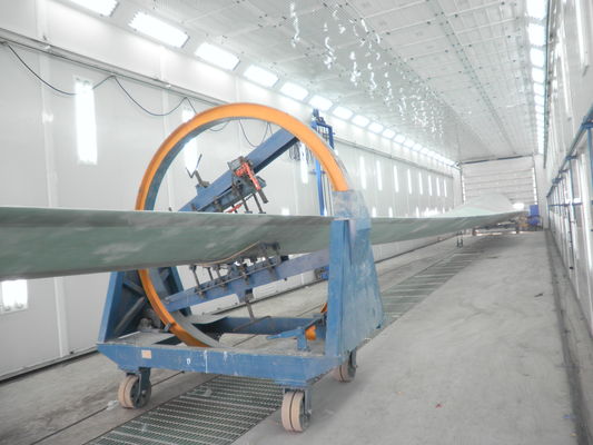 qualidade As torres da turbina eólica pintam a sala grande da pintura da lâmina das energias eólicas da cabine fábrica