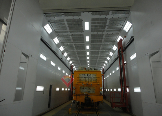 O trem da cabine da pintura do metro pulveriza cabines com os equipamentos do trole